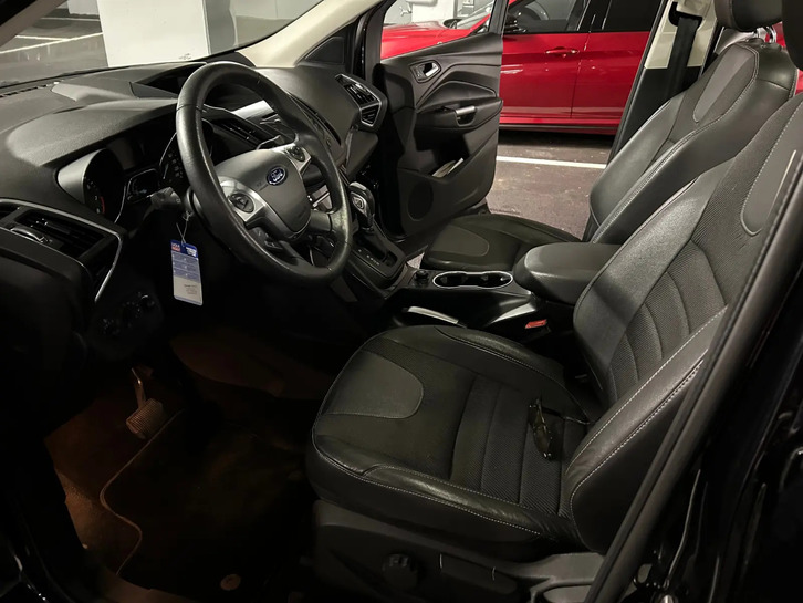 Ford Kuga 1.6 EcoB Titanium - Zuverlässiger SUV Ford Ford Kuga 1.6 EcoB Titanium