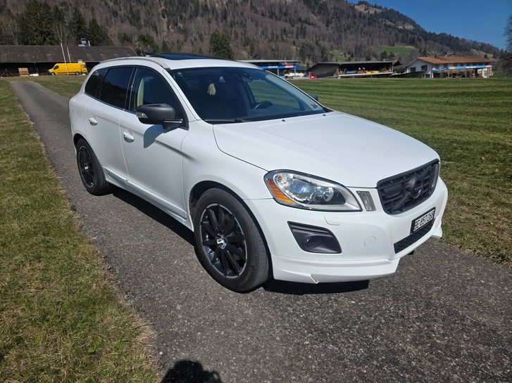 Volvo XC60 2.4 D5 Momentum AWD
