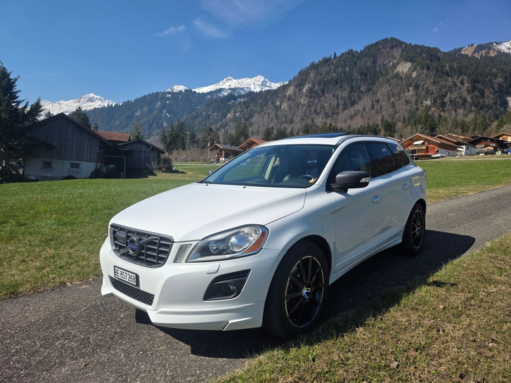 Volvo XC60 2.4 D5 Momentum AWD