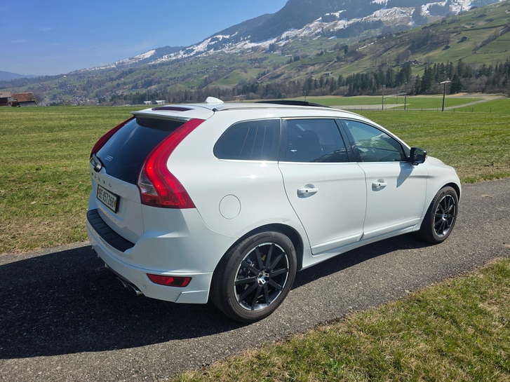 Volvo XC60 2.4 D5 Momentum AWD