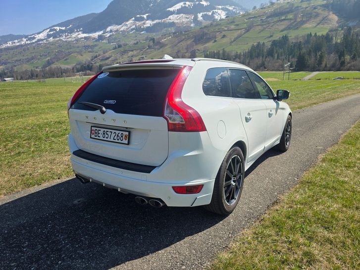 Volvo XC60 2.4 D5 Momentum AWD