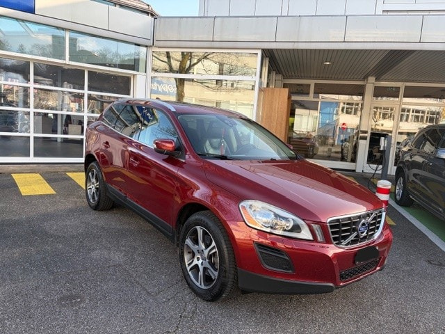 Volvo XC60 2.4 D3 Summum AWD mit Premium-Ausstattung Volvo Volvo XC60 2.4 D3 Summum AWD