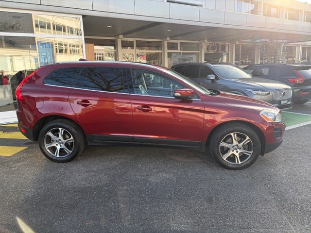 Volvo XC60 2.4 D3 Summum AWD mit Premium-Ausstattung Volvo Volvo XC60 2.4 D3 Summum AWD