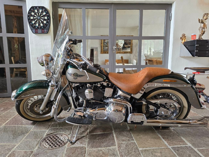 Harley-Davidson FLSTN Heritage Softail - Oldschool-Klassiker HARLEY-DAVIDSON HARLEY-DAVIDSON FLSTN Heritage Softail