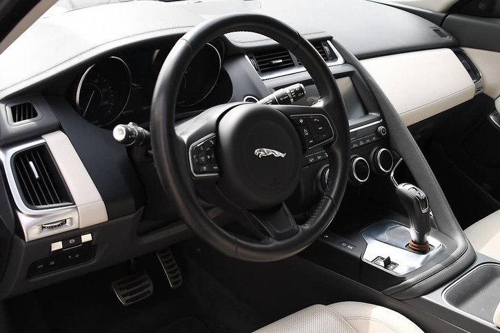 Jaguar E-Pace 2.0 T 200 S AWD