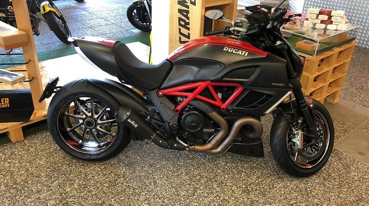 DUCATI Diavel 1200 Carbon - Top Zustand, inkl. Extras DUCATI DUCATI Diavel 1200 Carbon
