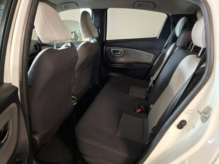 Toyota Yaris 1.5 VVT-i HSD Style Bi-tone