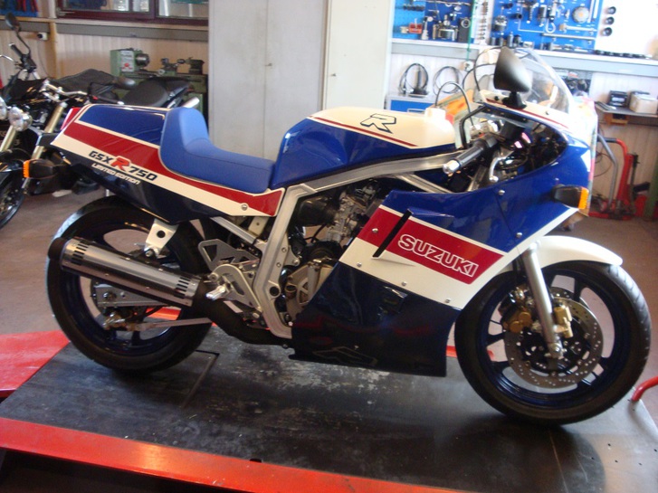SUZUKI GSX-R 750 RG