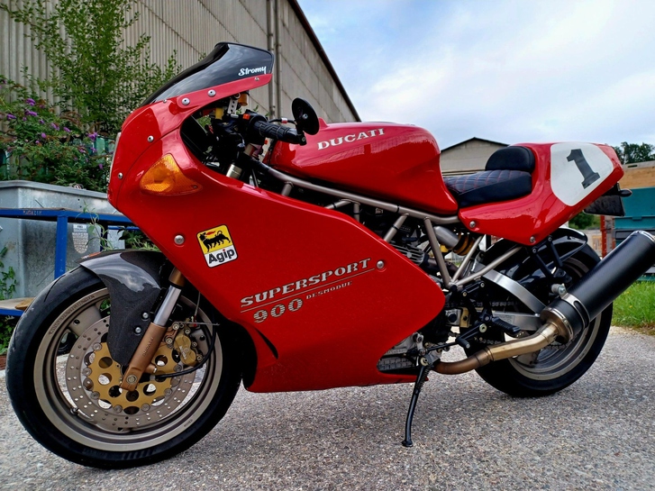 DUCATI 900 SS