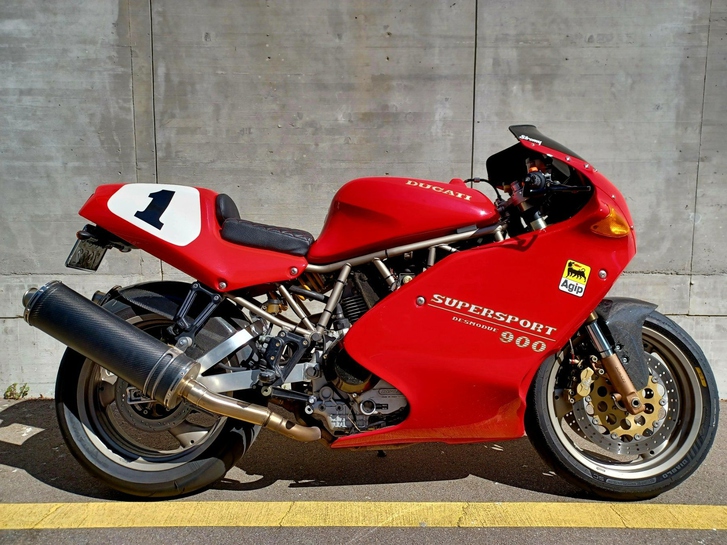 DUCATI 900 SS
