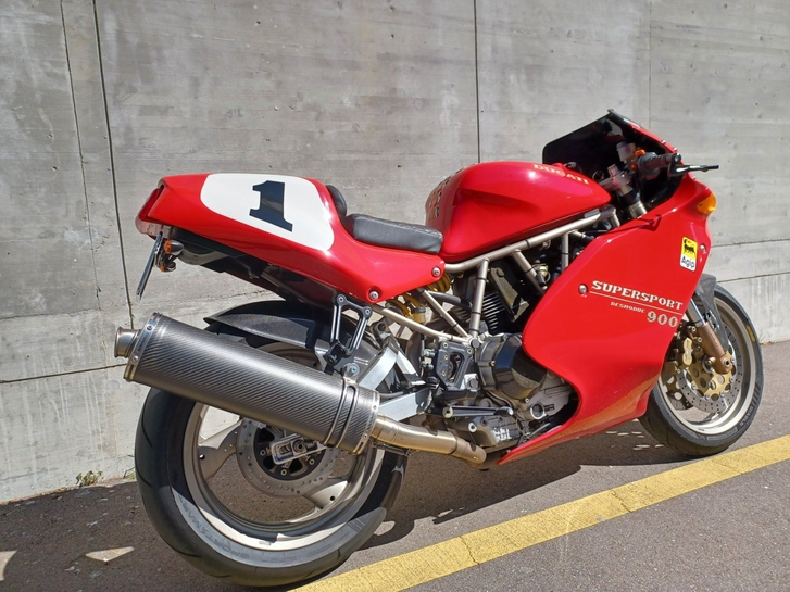 DUCATI 900 SS