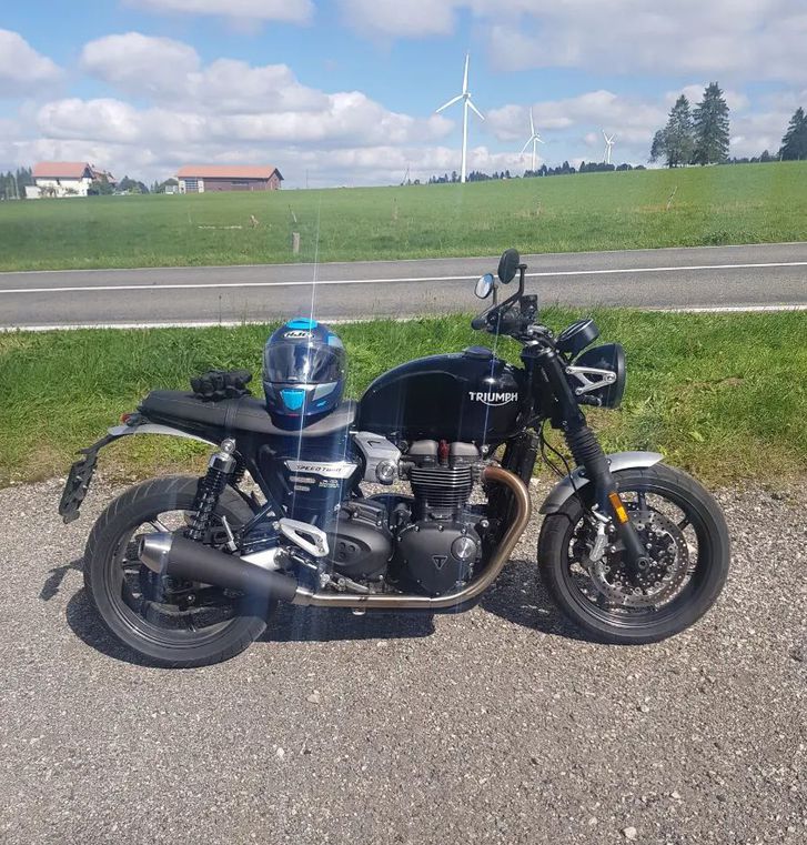 TRIUMPH Speed Twin 1200