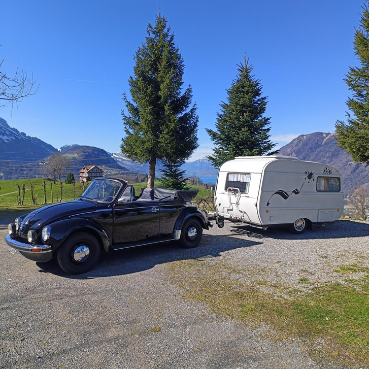 VW  Käfer 1303 Cabrio mit Queck Wohnanhänger