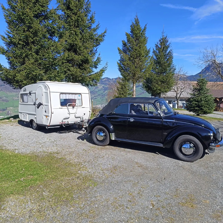 VW  Käfer 1303 Cabrio mit Queck Wohnanhänger