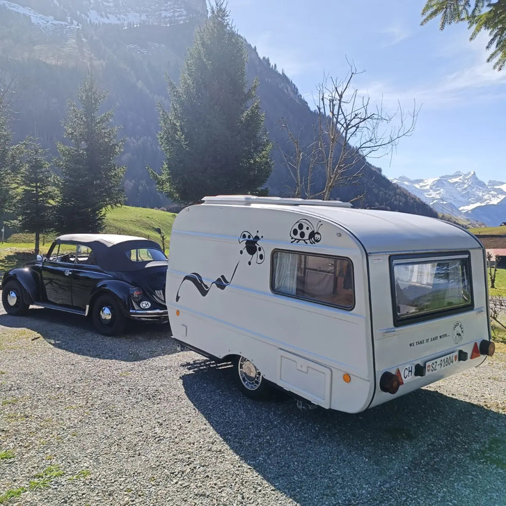 VW  Käfer 1303 Cabrio mit Queck Wohnanhänger