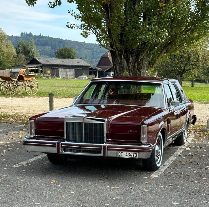 LINCOLN Continental Mark VI  Signature Series