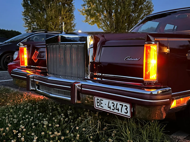 LINCOLN Continental Mark VI  Signature Series
