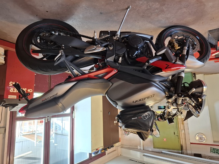 TRIUMPH Street Triple 675 ABS