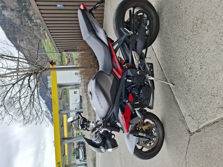 TRIUMPH Street Triple 675 ABS