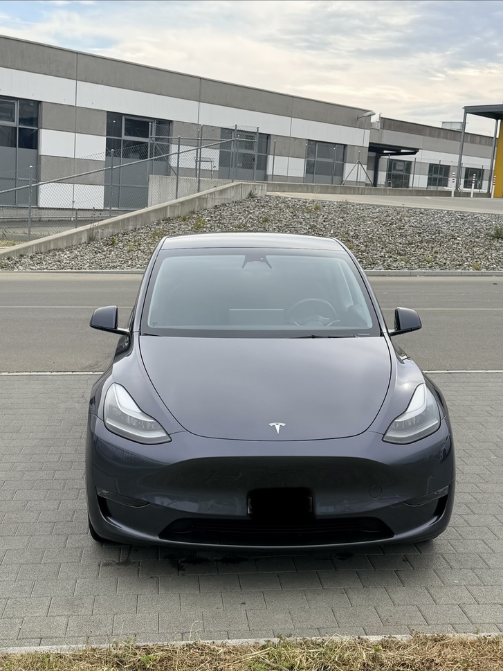 Tesla Model Y Long Range D