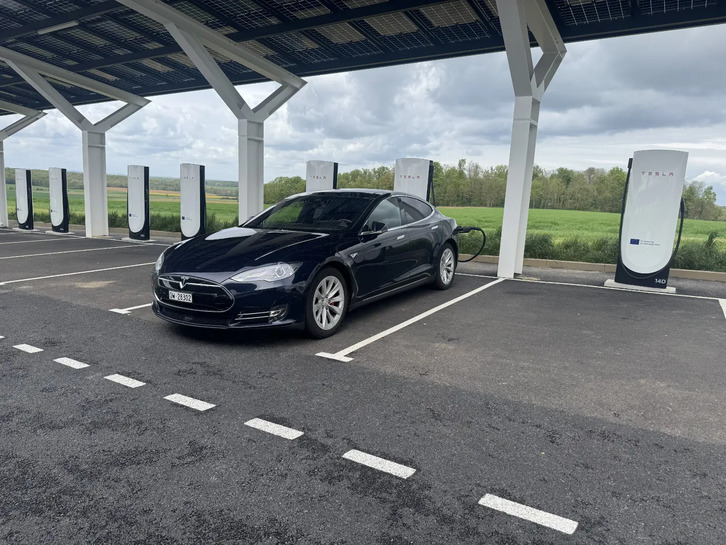 Tesla Model S 85 Performance D