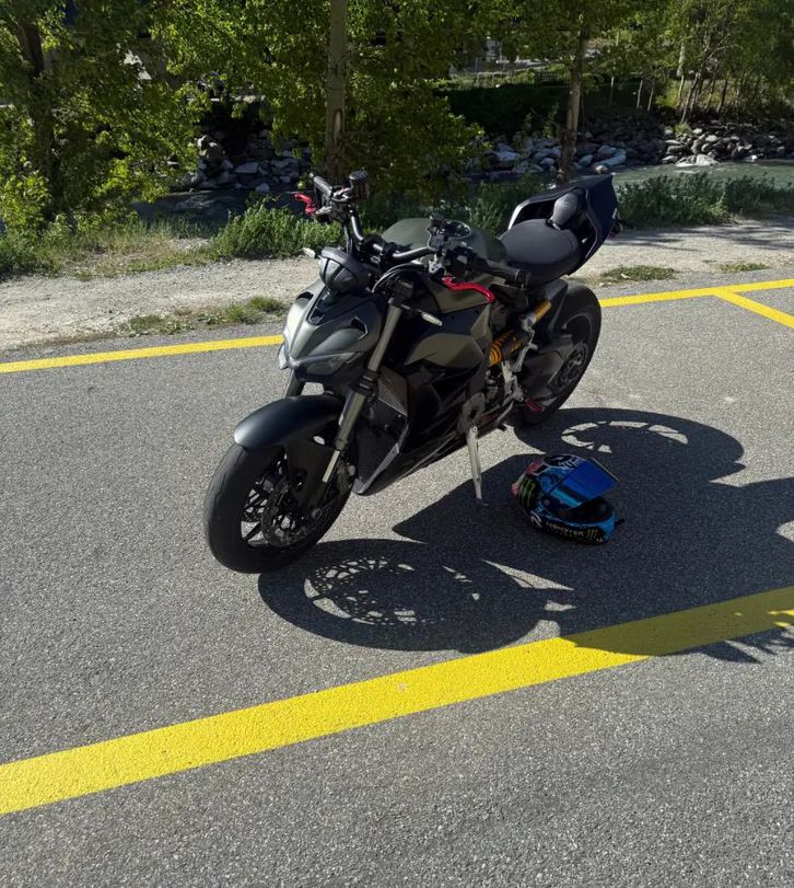 DUCATI Streetfighter V2