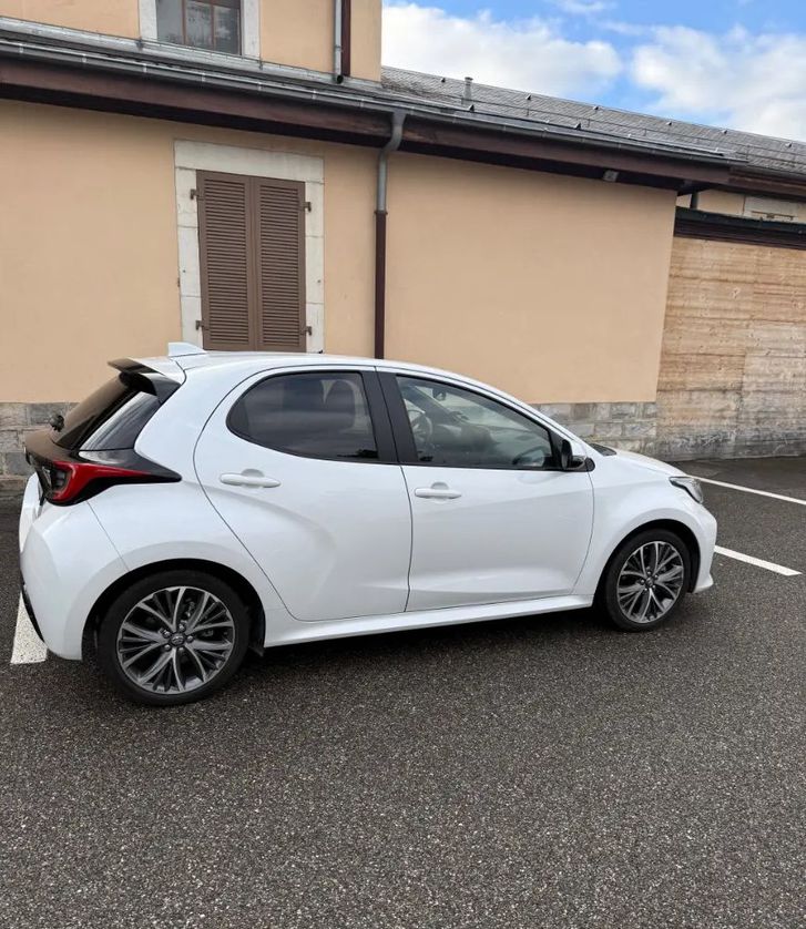 Toyota Yaris 1.5 VVT-i HSD Premium