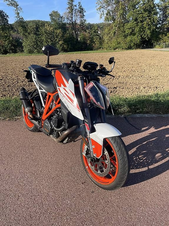KTM 1290 Super Duke R in Top Zustand, sofort fahrbereit KTM KTM 1290 Super Duke R
