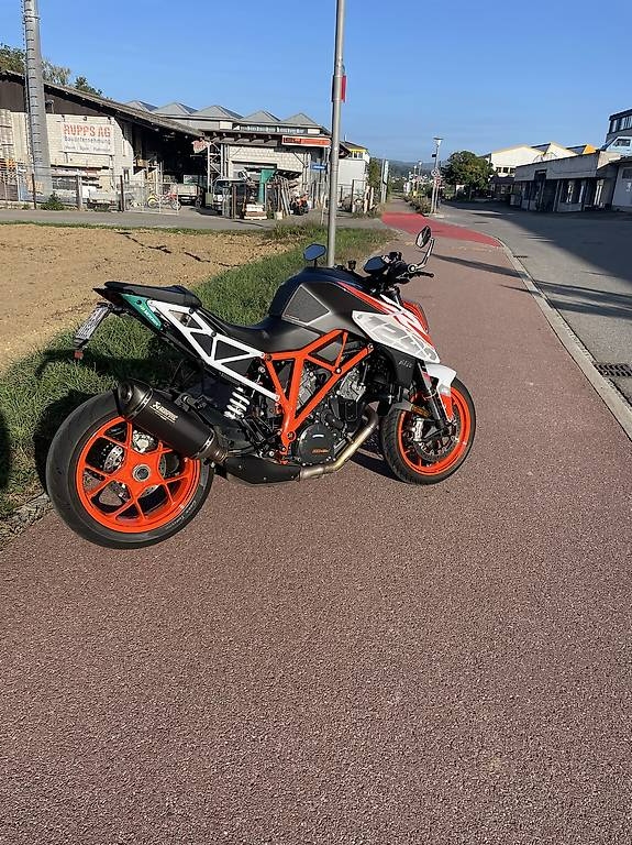 KTM 1290 Super Duke R in Top Zustand, sofort fahrbereit KTM KTM 1290 Super Duke R