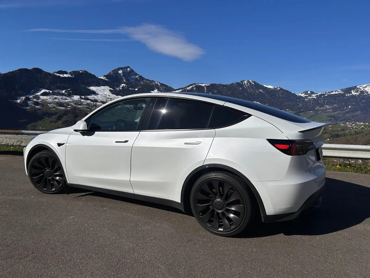 Tesla Model Y Performance D