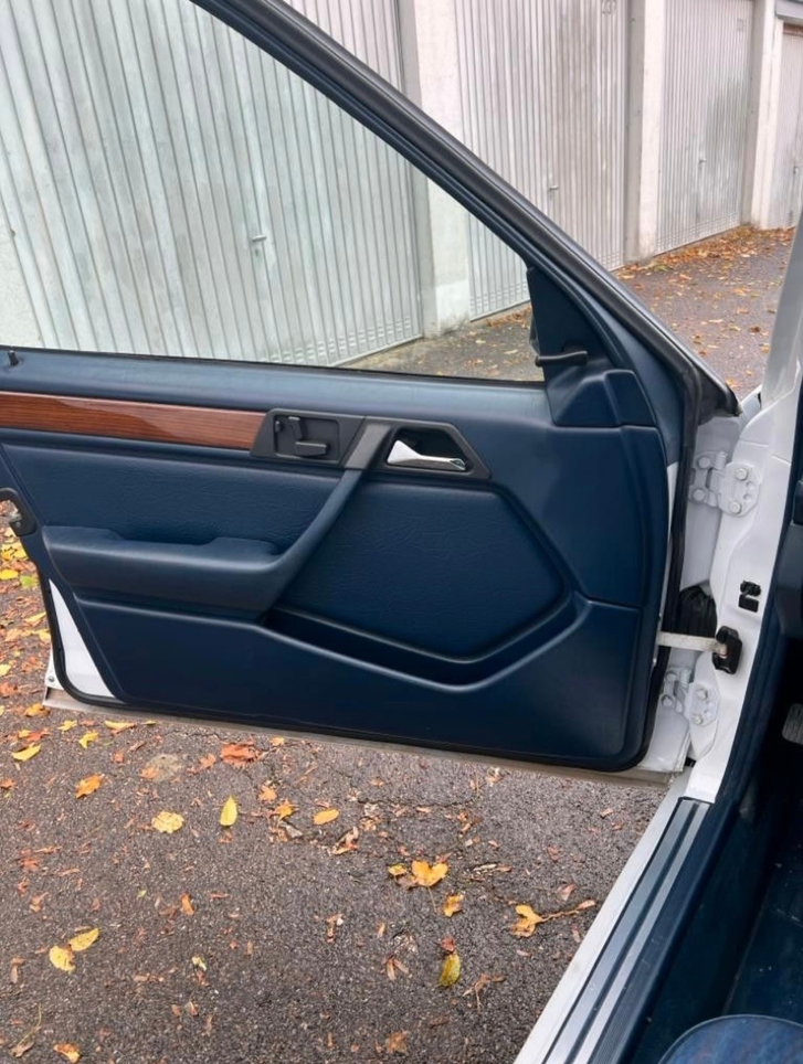 Mercedes-Benz W124 230 E
