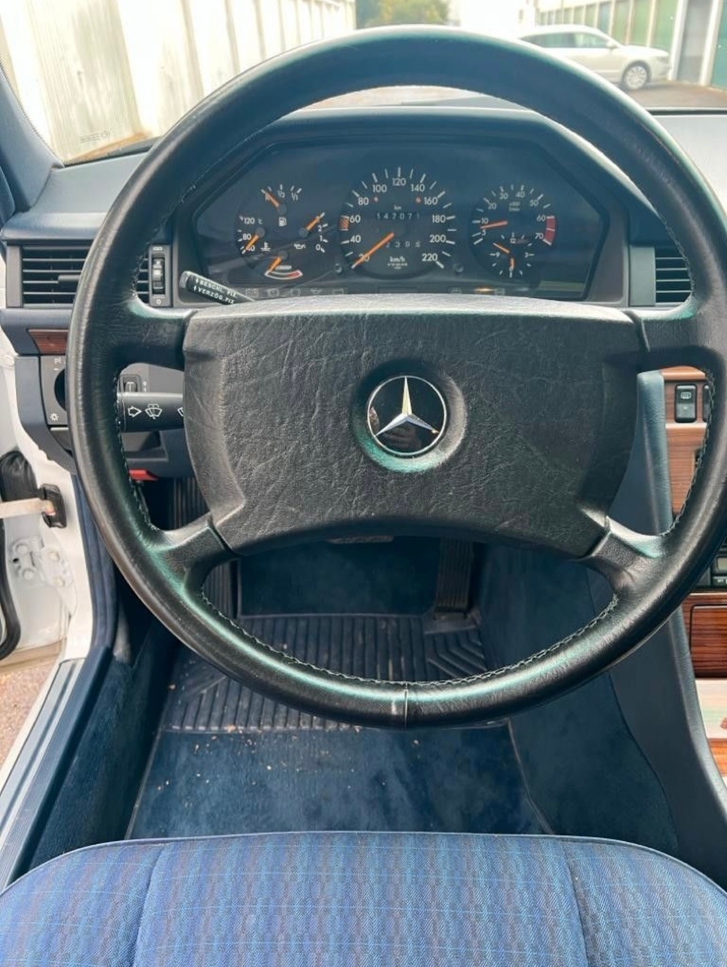 Mercedes-Benz W124 230 E