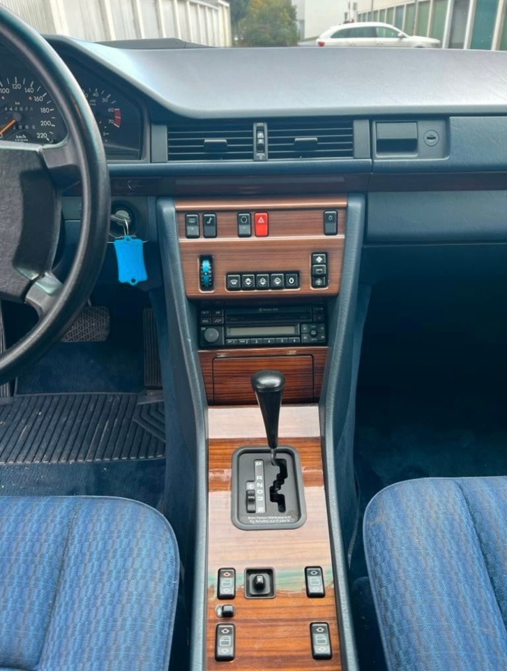 Mercedes-Benz W124 230 E