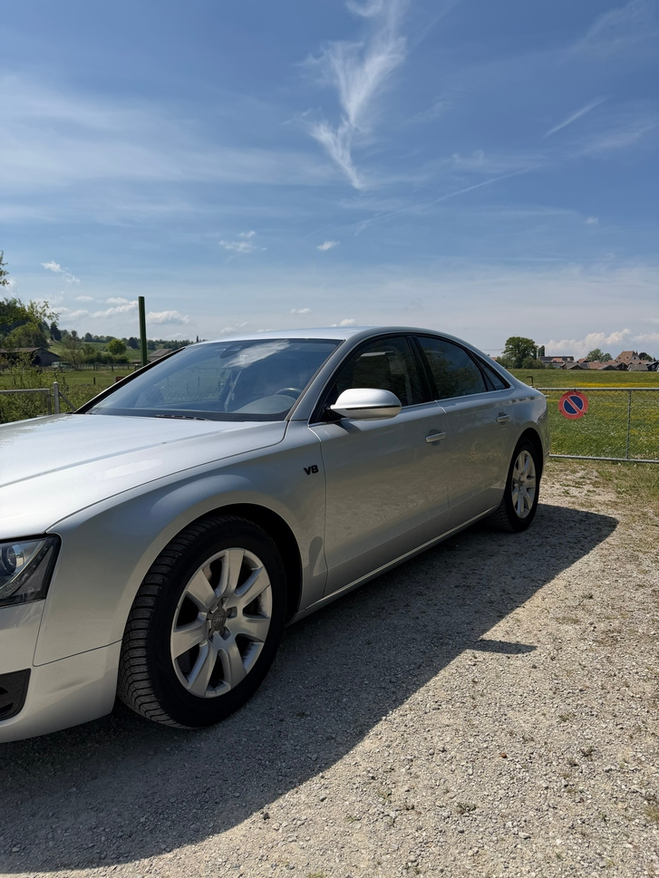 Audi A8 4.2 V8 FSI quattro - Luxus pur! Audi Audi A8 4.2 V8 FSI quattro T-Tronic