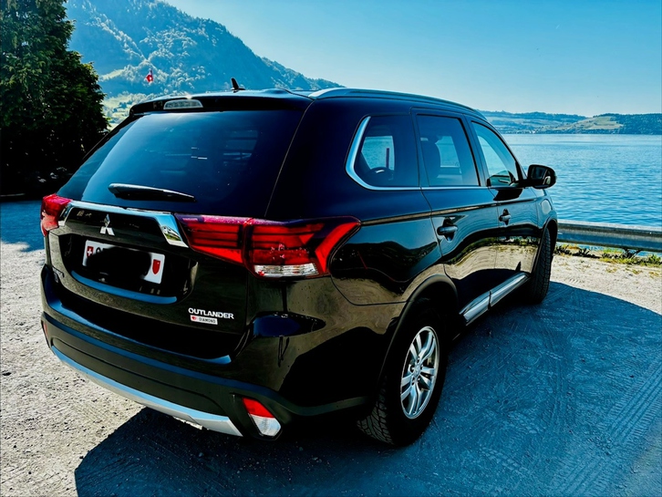 Mitsubishi Outlander 2.2 DID Diamond 7-Sitzer Allrad Mitsubishi Mitsubishi Outlander 2.2 DID Diamond