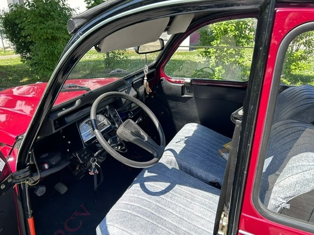 Iconischer Citroën 2CV6 Charleston - Zeitloses Design Citroën Citroën 2CV6 Charleston