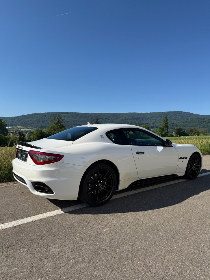 Maserati Gran Turismo 4.7 V8 MC