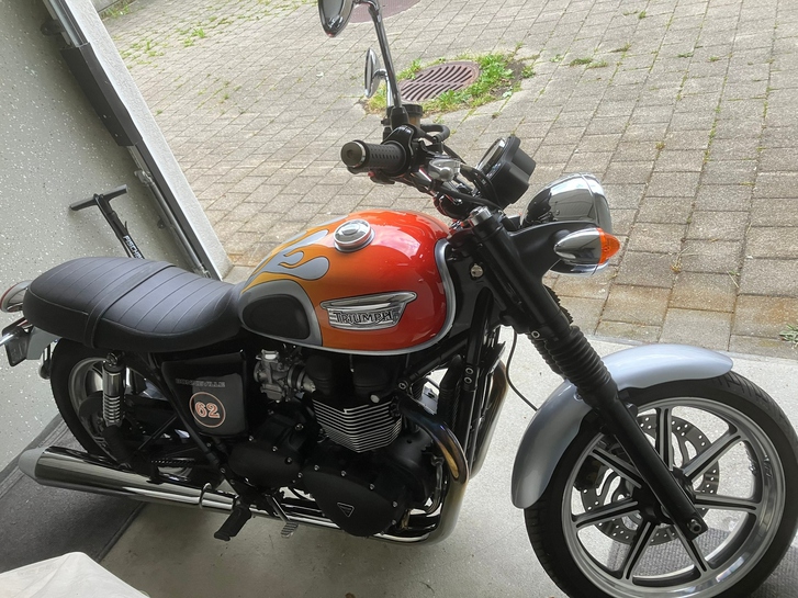 Triumph Bonneville SE 900 i - Klassischer Stil, top Zustand TRIUMPH TRIUMPH Bonneville SE 900 i