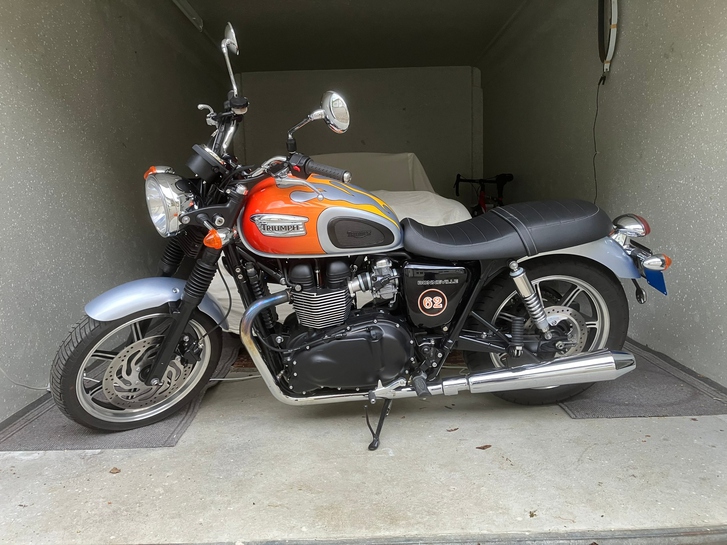 Triumph Bonneville SE 900 i - Klassischer Stil, top Zustand TRIUMPH TRIUMPH Bonneville SE 900 i