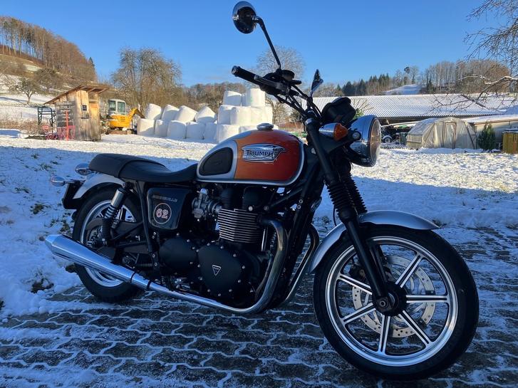 Triumph Bonneville SE 900 i - Klassischer Stil, top Zustand TRIUMPH TRIUMPH Bonneville SE 900 i