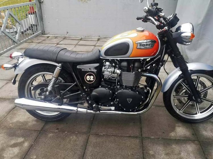 Triumph Bonneville SE 900 i - Klassischer Stil, top Zustand TRIUMPH TRIUMPH Bonneville SE 900 i