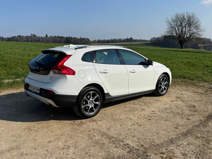 Volvo V40 CC 2.0 T4 AWD | Top Zustand | Ab MFK Volvo Volvo V40 CC 2.0 T4 Momentum AWD S/S