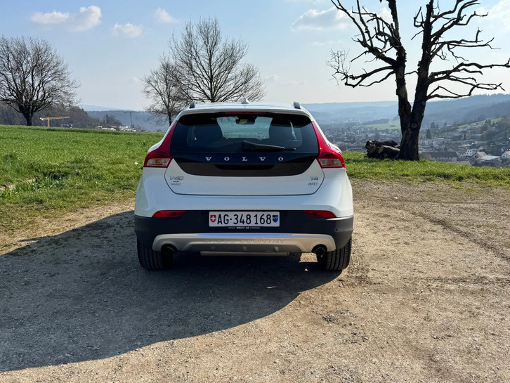 Volvo V40 CC 2.0 T4 AWD | Top Zustand | Ab MFK Volvo Volvo V40 CC 2.0 T4 Momentum AWD S/S