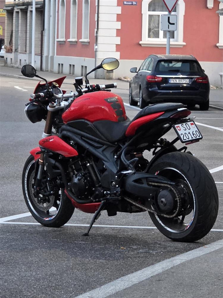 Triumph Speed Triple 1050 - Top Zustand! TRIUMPH TRIUMPH Speed Triple 1050