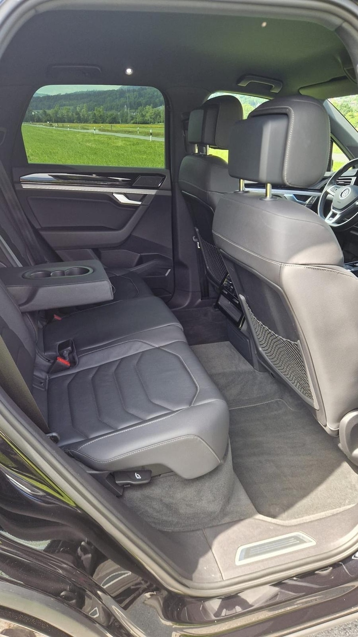VW Touareg 4.0 V8 TDI R-Line - 421PS Diesel SUV VW VW Touareg 4.0 V8 TDI R-Line