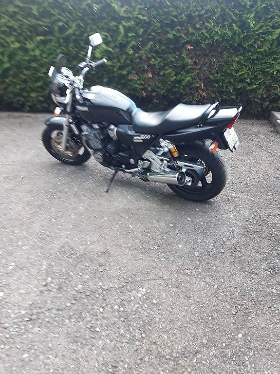 Yamaha  XJR 1200