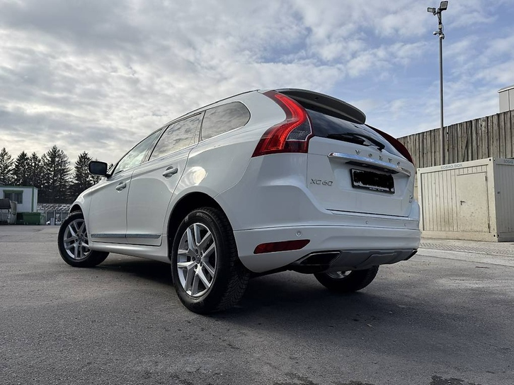 Volvo XC60 2.0 T6 AWD Summum - Top gepflegt Volvo Volvo XC60 2.0 T6 Summum AWD S/S