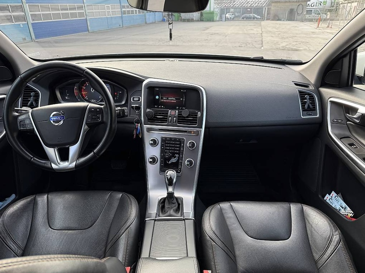 Volvo XC60 2.0 T6 AWD Summum - Top gepflegt Volvo Volvo XC60 2.0 T6 Summum AWD S/S