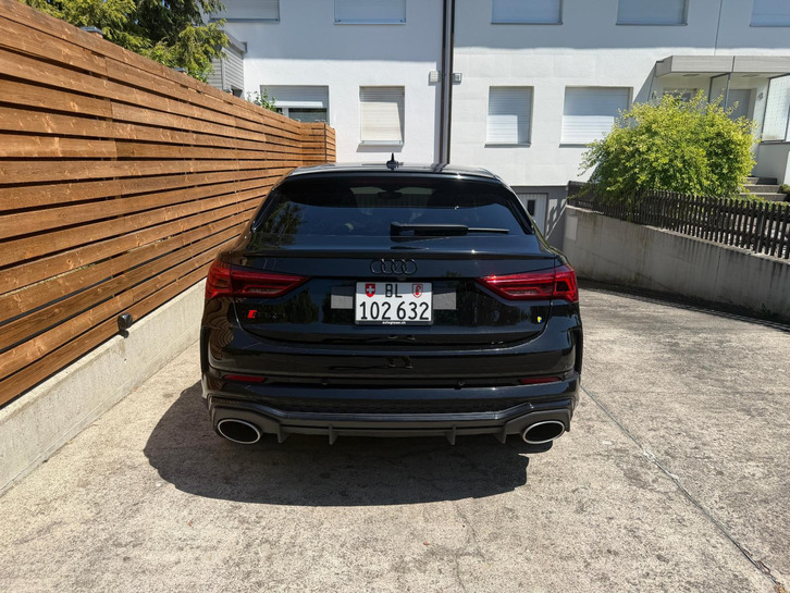 Audi RS Q3 2.5 TFSI quattro - Top Ausstattung Audi Audi RS Q3 2.5 TFSI quattro S-Tronic