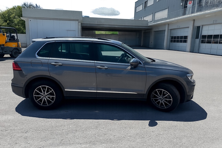 VW Tiguan 2.0 TSI Comfortline DSG - Top Zustand VW VW Tiguan 2.0 TSI Comfortline DSG